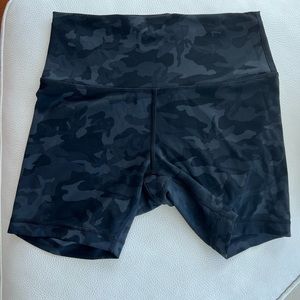 lululemon Align camo Short 4"